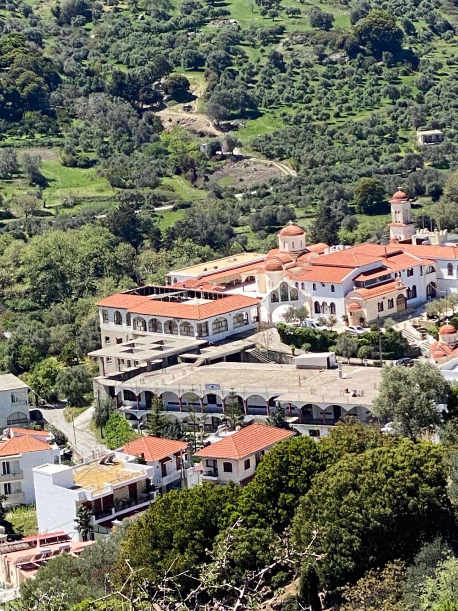 Costas Inn Spílion Buitenkant foto